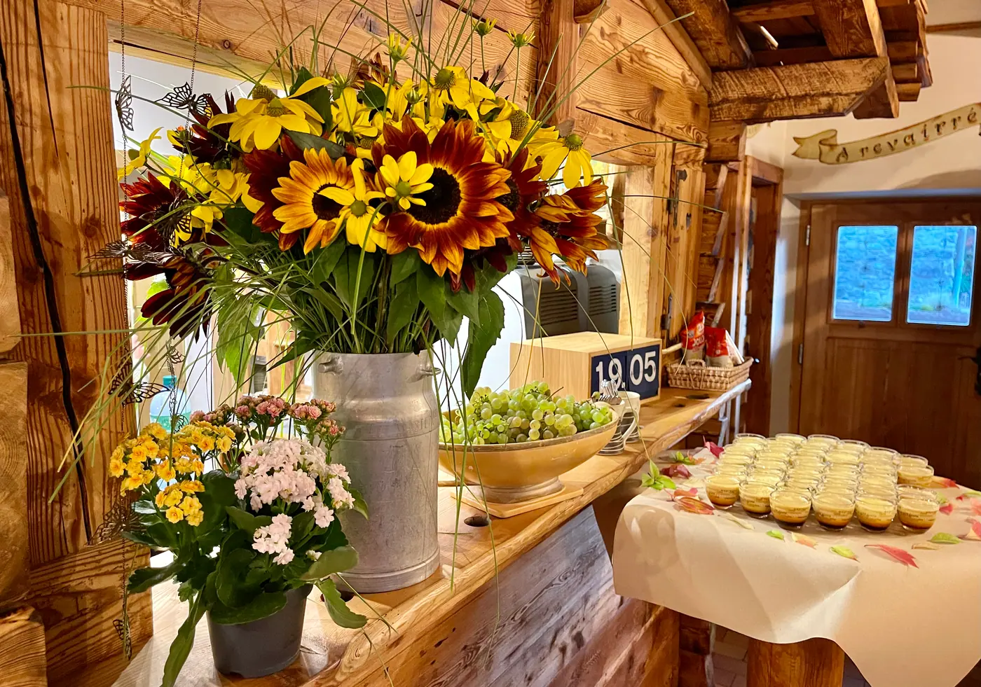Buffet préparé pour une soirée à thème au café